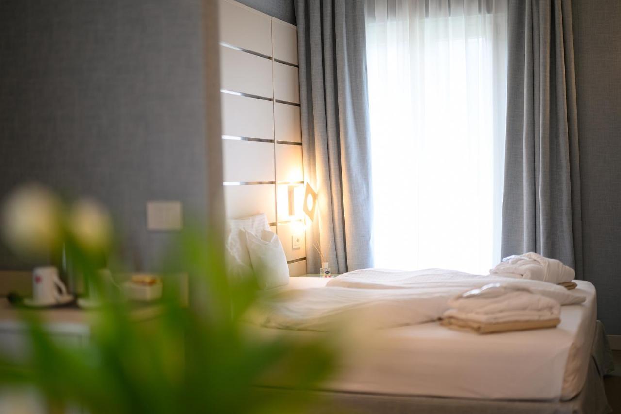 Villa Nicolli Romantic Spa Resort - Adults Only Riva del Garda Exterior photo